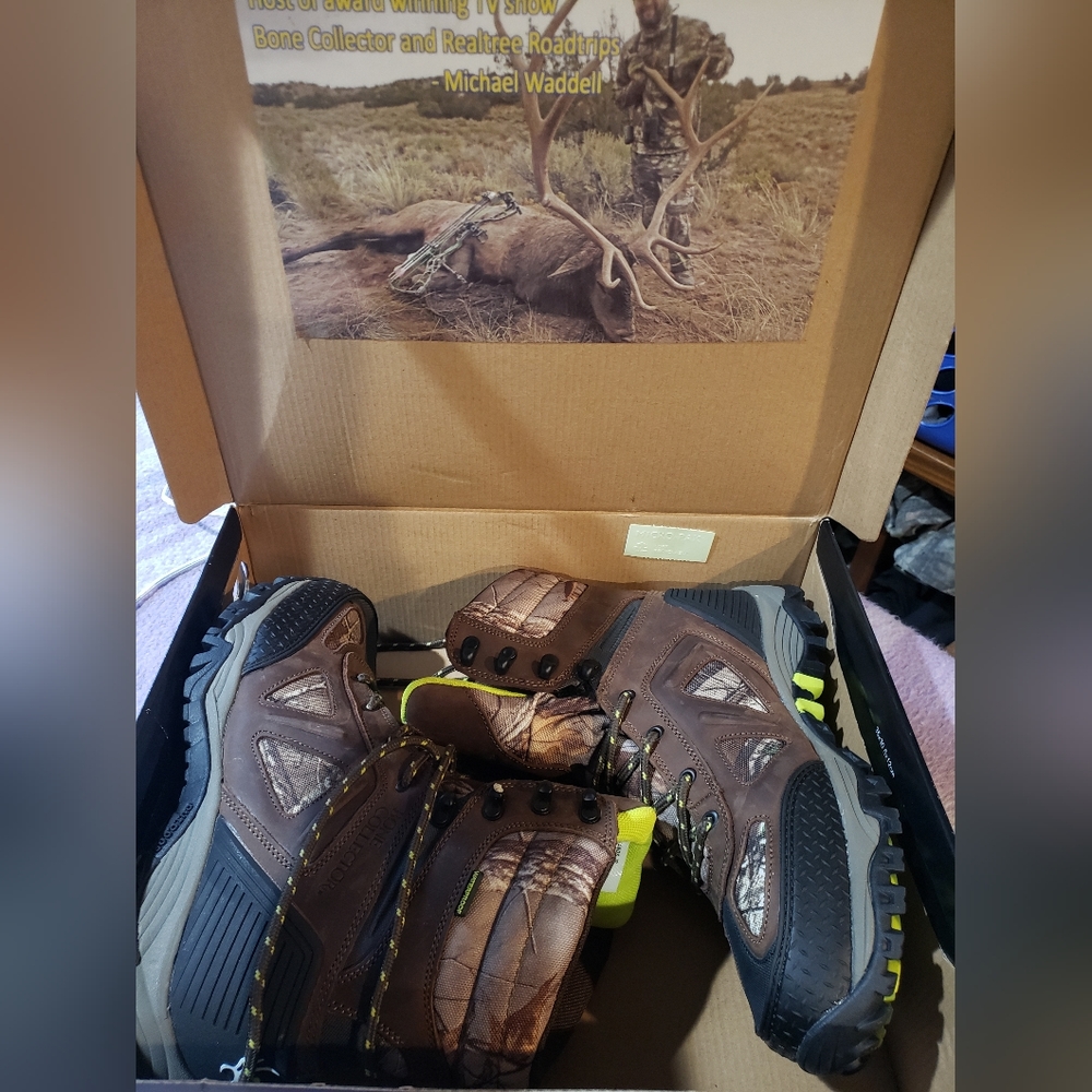 NIB • Bone collector • Mens Boots size 6M/Womens 7 400gm thinsulate ultra boots
